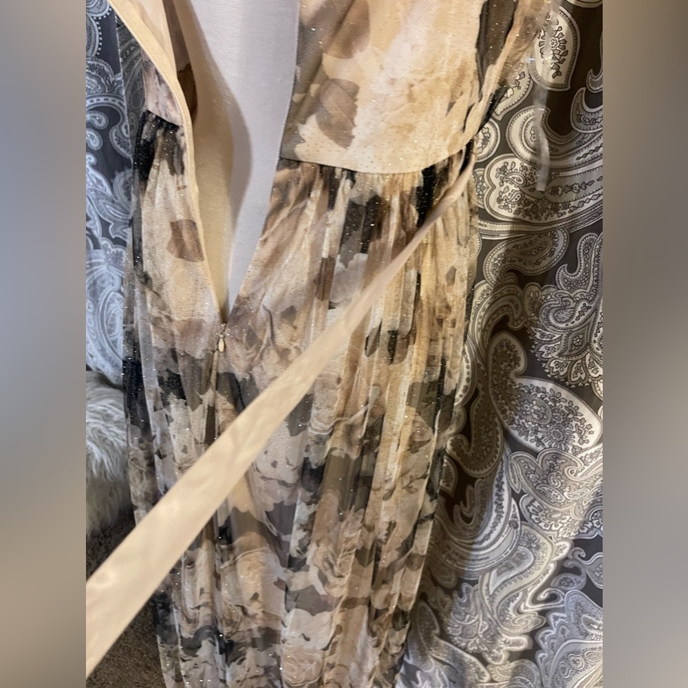 Beautiful Candalite dress size M. Browns, tan’s and cream color. - Picture 6 of 16